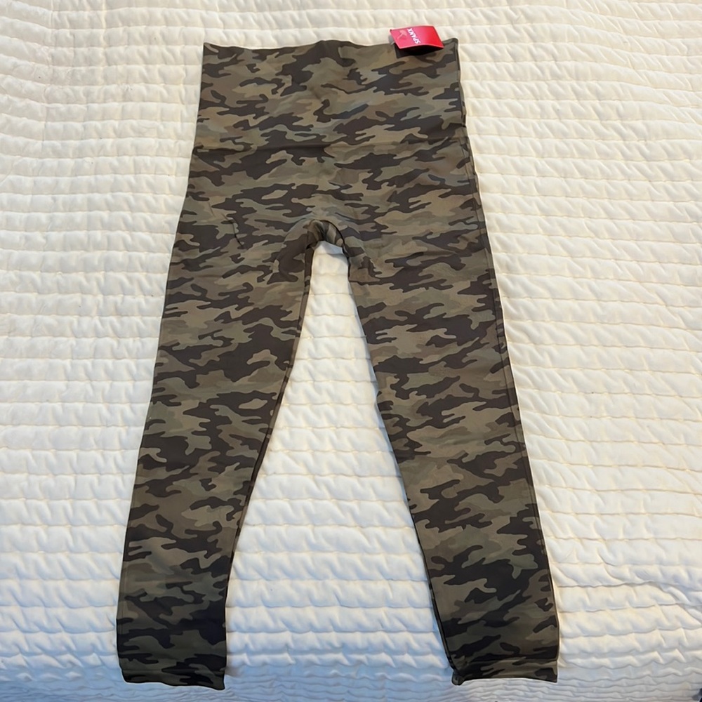 BNWT Spanx green camo leggings-L